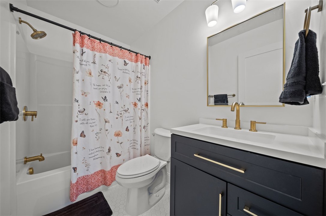 1258 Cove Creek Road Pickens, SC 29671 - Photo 18 of 44 2nd full bath-upper level main house