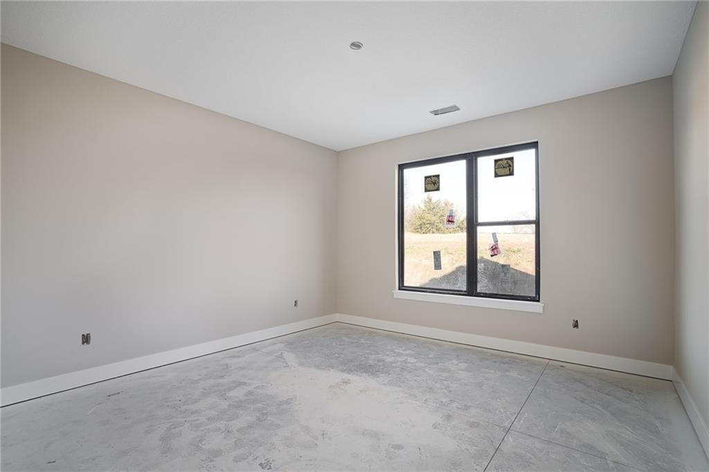 9581 Jupiter Street Lenexa, KS 66219 - Photo 8 of 60