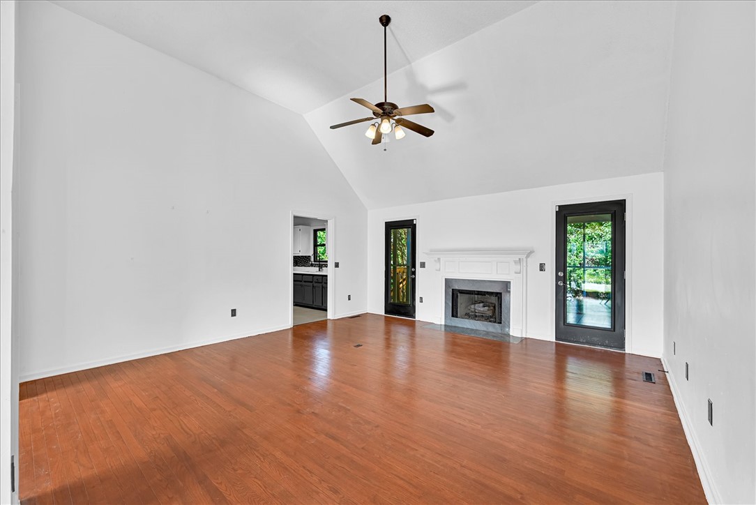 6 West Fairgate Court Simpsonville, SC 29680 - Photo 8 of 36 Living Room