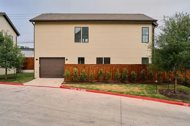 a view of a back yard of the house