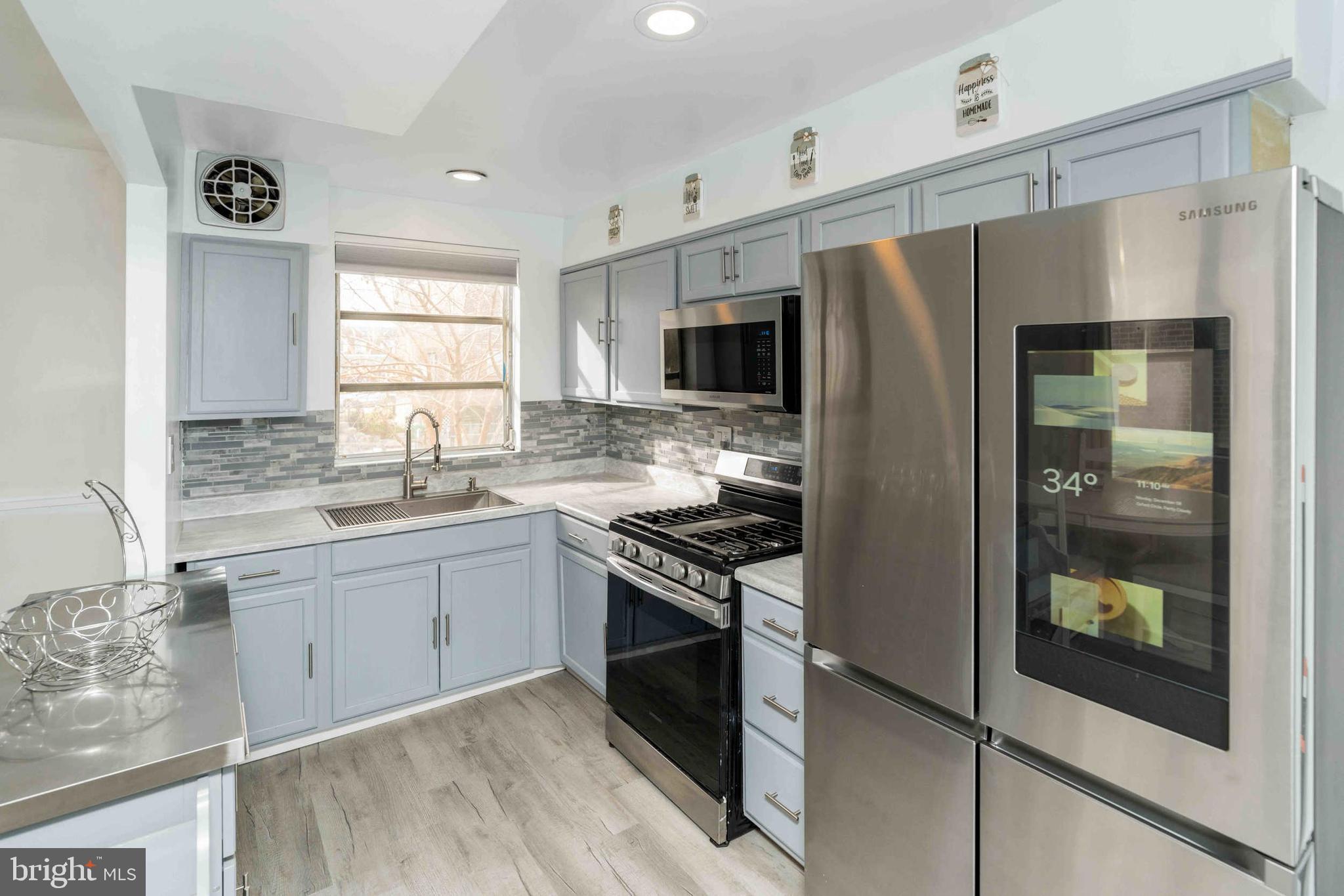 1130 Fanshawe Street Philadelphia, PA 19111 - Photo 5 of 32 a kitchen with a refrigerator stove and sink