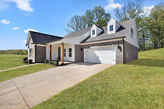 $379,900 | 1184 Creekside Lane, Hernando, MS 38632