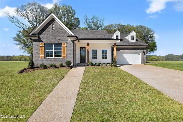 $379,900 | 1184 Creekside Lane, Hernando, MS 38632