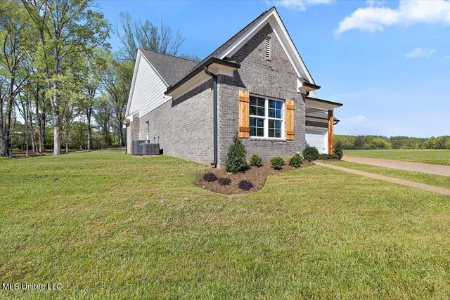 $379,900 | 1184 Creekside Lane, Hernando, MS 38632