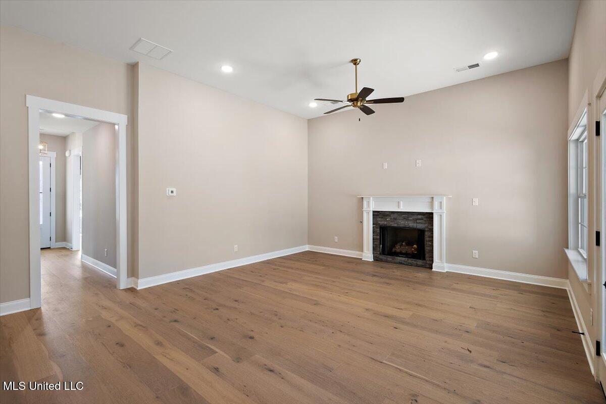 1184 Creekside Lane Hernando, MS 38632 - Photo 10 of 39 Pear