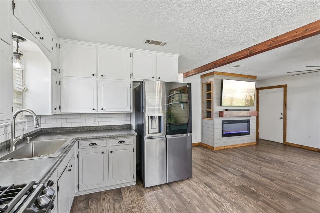 2762 West Highway 199 Springtown, TX 76082 - Photo 13 of 33 Spaces, open and lots of sunlight
