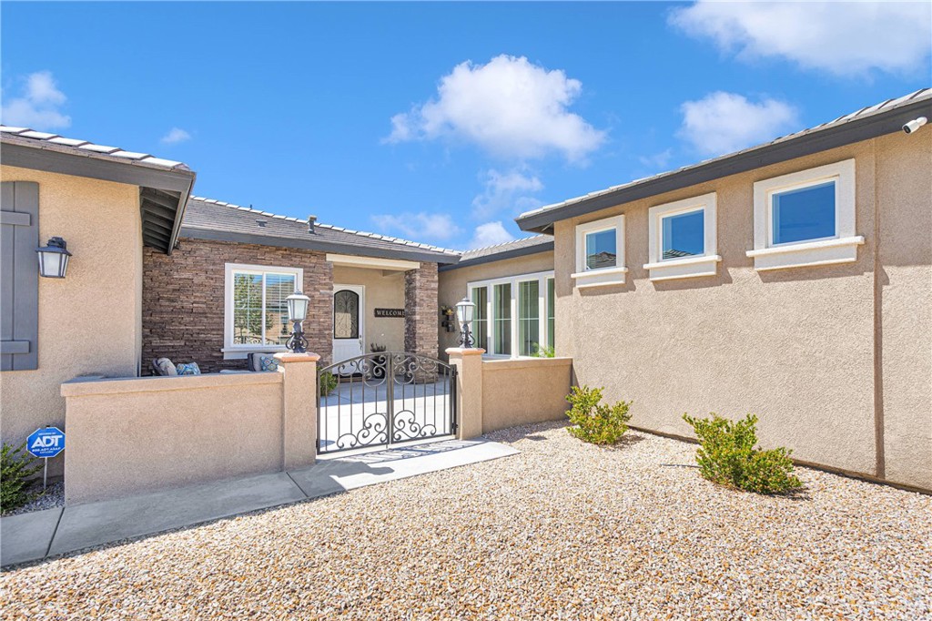 17066 Ta-Ki-Pi Road Apple Valley, CA 92307 - Photo 3 of 47 Large front courtyard outdoor living area.