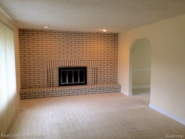 5242 Glengate Road Rochester, MI 48306 - Photo 9 of 12 9.jpg