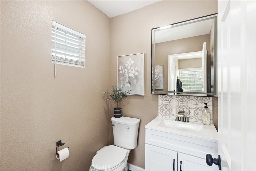 557 Summerfield Way Orange, CA 92866 - Photo 8 of 40