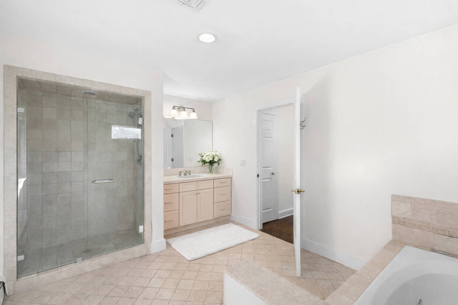 55 West Gate Road Wainscott, NY 11975 - Photo 10 of 11 Gallery Image 10
