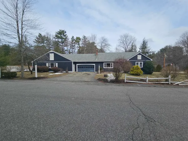 $584,900 | 4 Fran Avenue, Plaistow, NH 03865