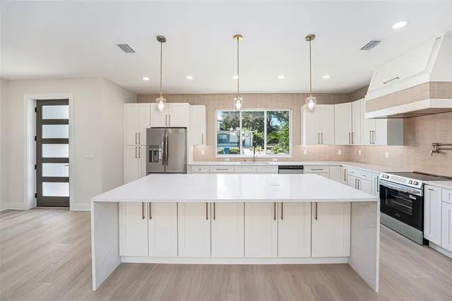 $925,000 | 514 Summit Street, Largo, FL 33770