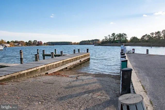 a picture of a wall with white wall painting