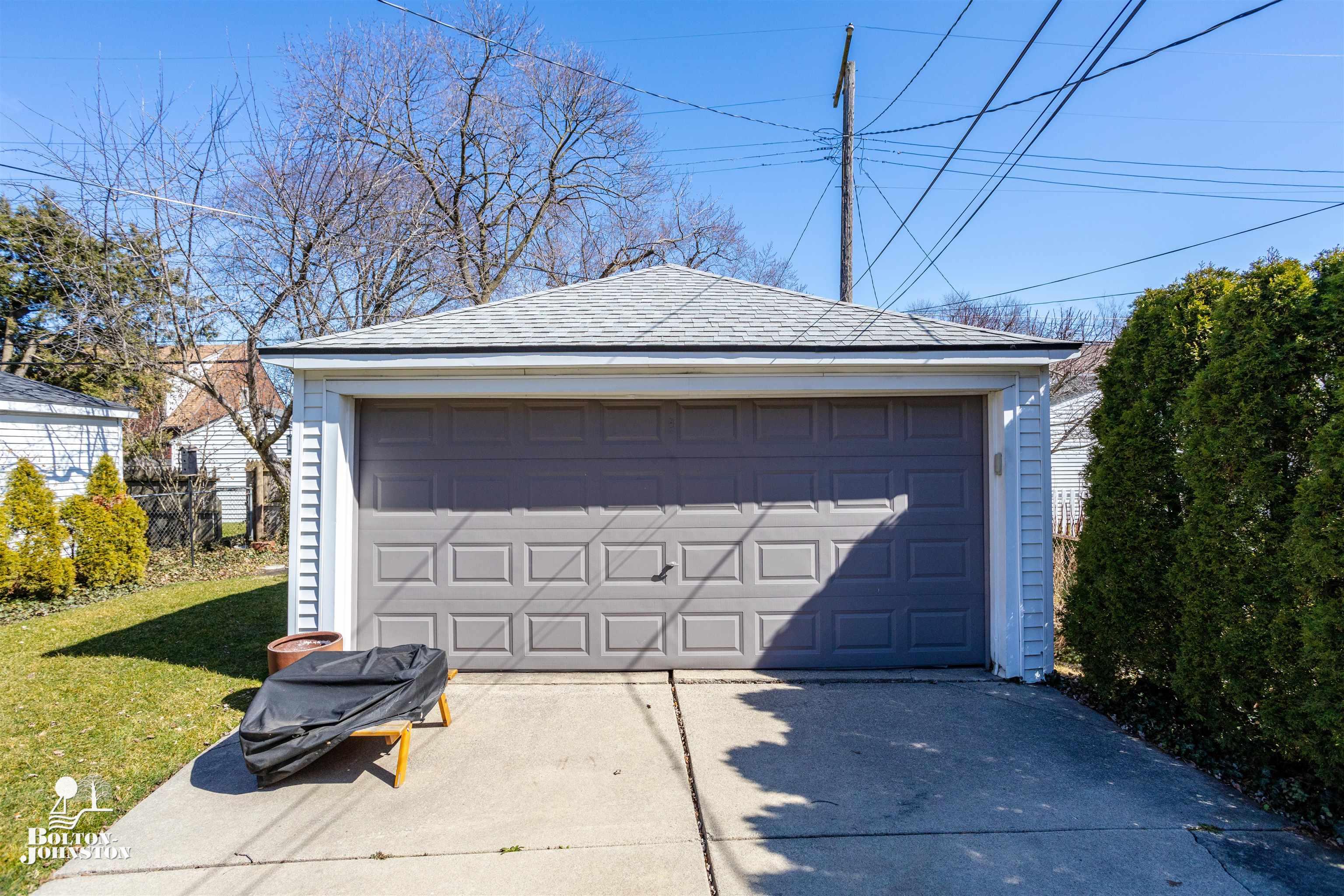 454 Fisher Road Grosse Pointe, MI 48230 - Photo 38 of 41 50135331-e693464f-1326-4b2c-a1d8-9ed4fac20171.JPG