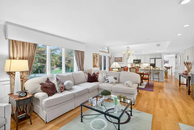 $662,000 | 1 Par Three Court, Unit 1, Mashpee, MA 02649