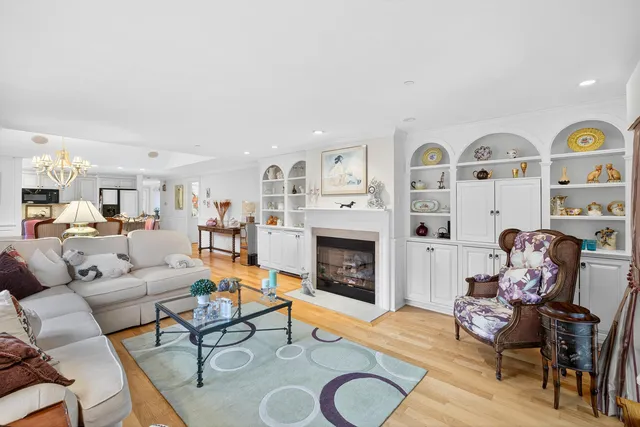 $662,000 | 1 Par Three Court, Unit 1, Mashpee, MA 02649