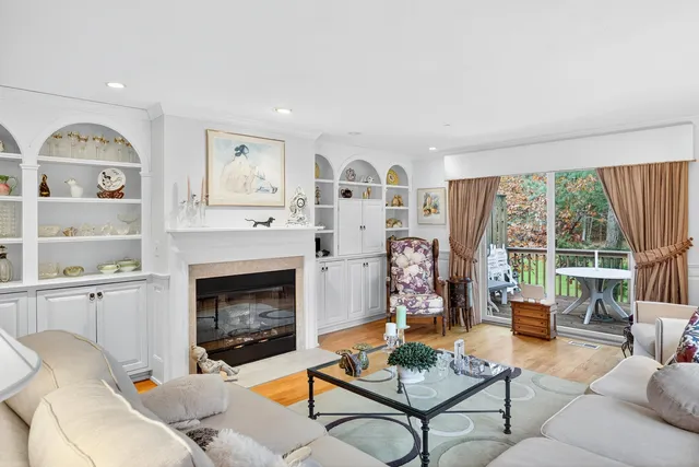 $662,000 | 1 Par Three Court, Unit 1, Mashpee, MA 02649