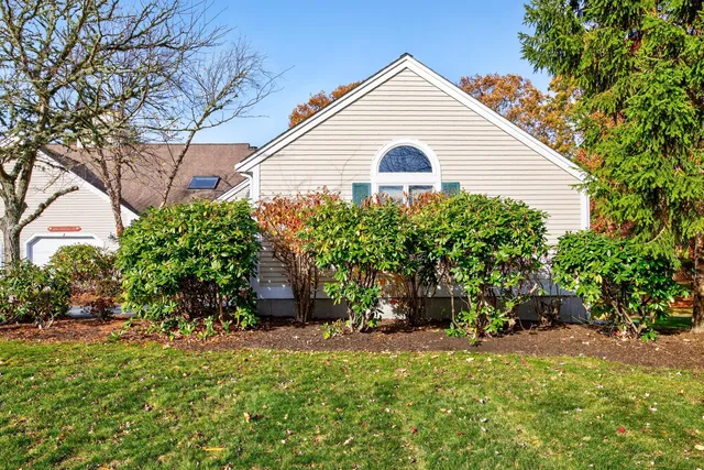 $662,000 | 1 Par Three Court, Unit 1, Mashpee, MA 02649