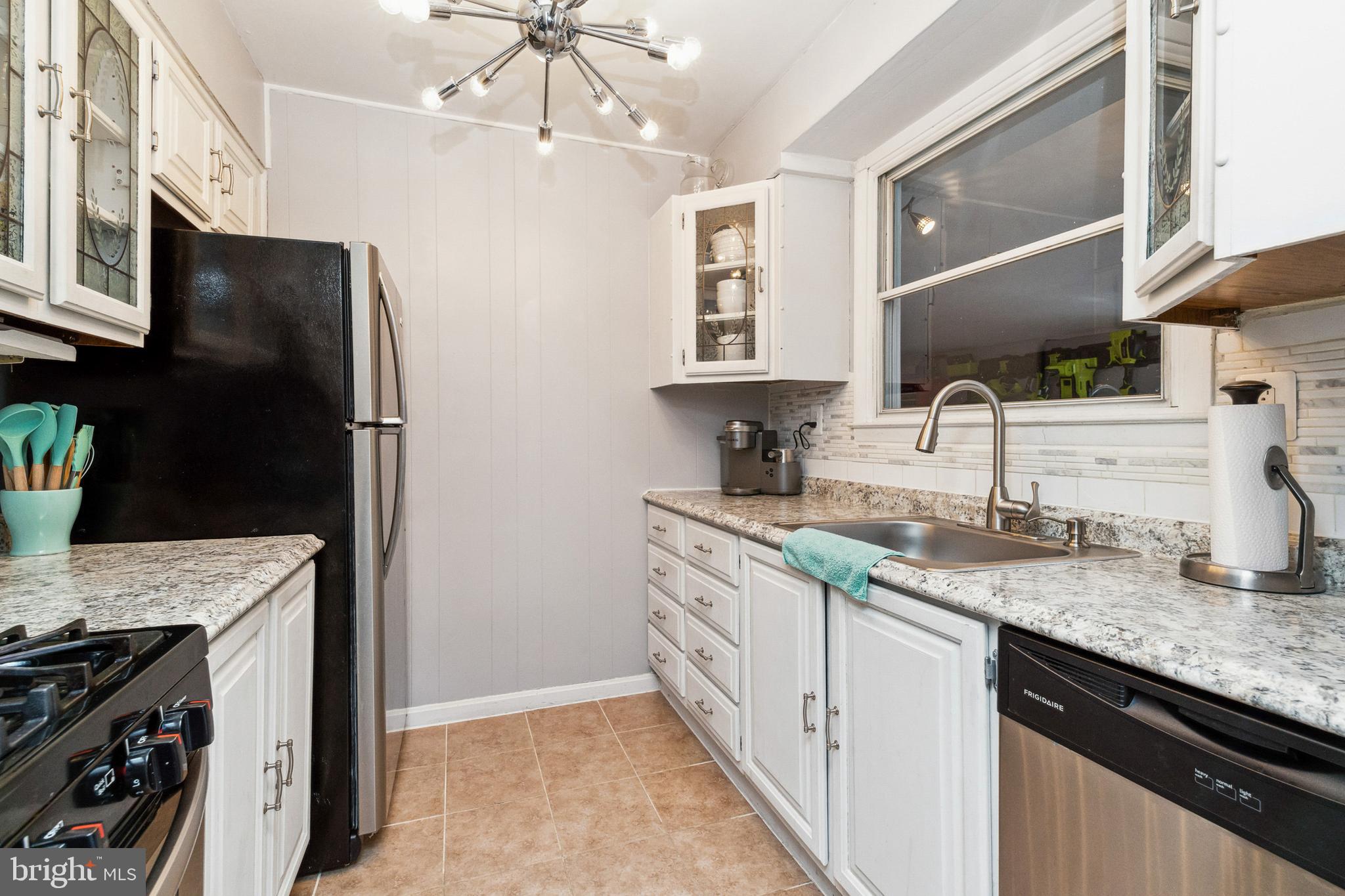 811 Cliffedge Road Pikesville, MD 21208 - Photo 12 of 35
