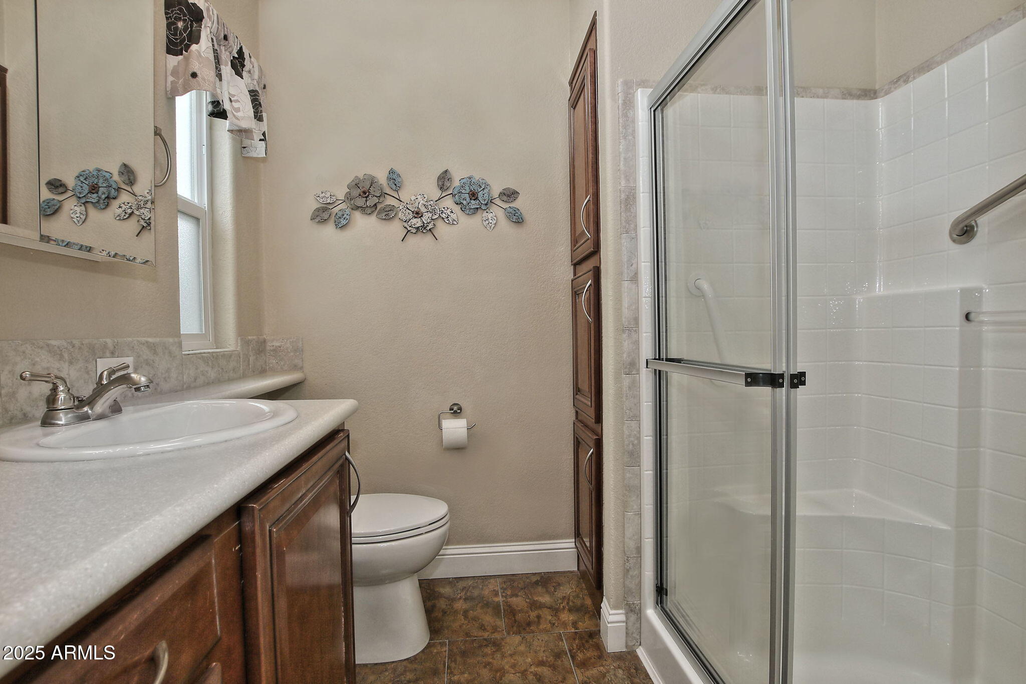 111 South Greenfield Road, Unit 462 Mesa, AZ 85206 - Photo 19 of 34 a bathroom with a sink toilet and shower