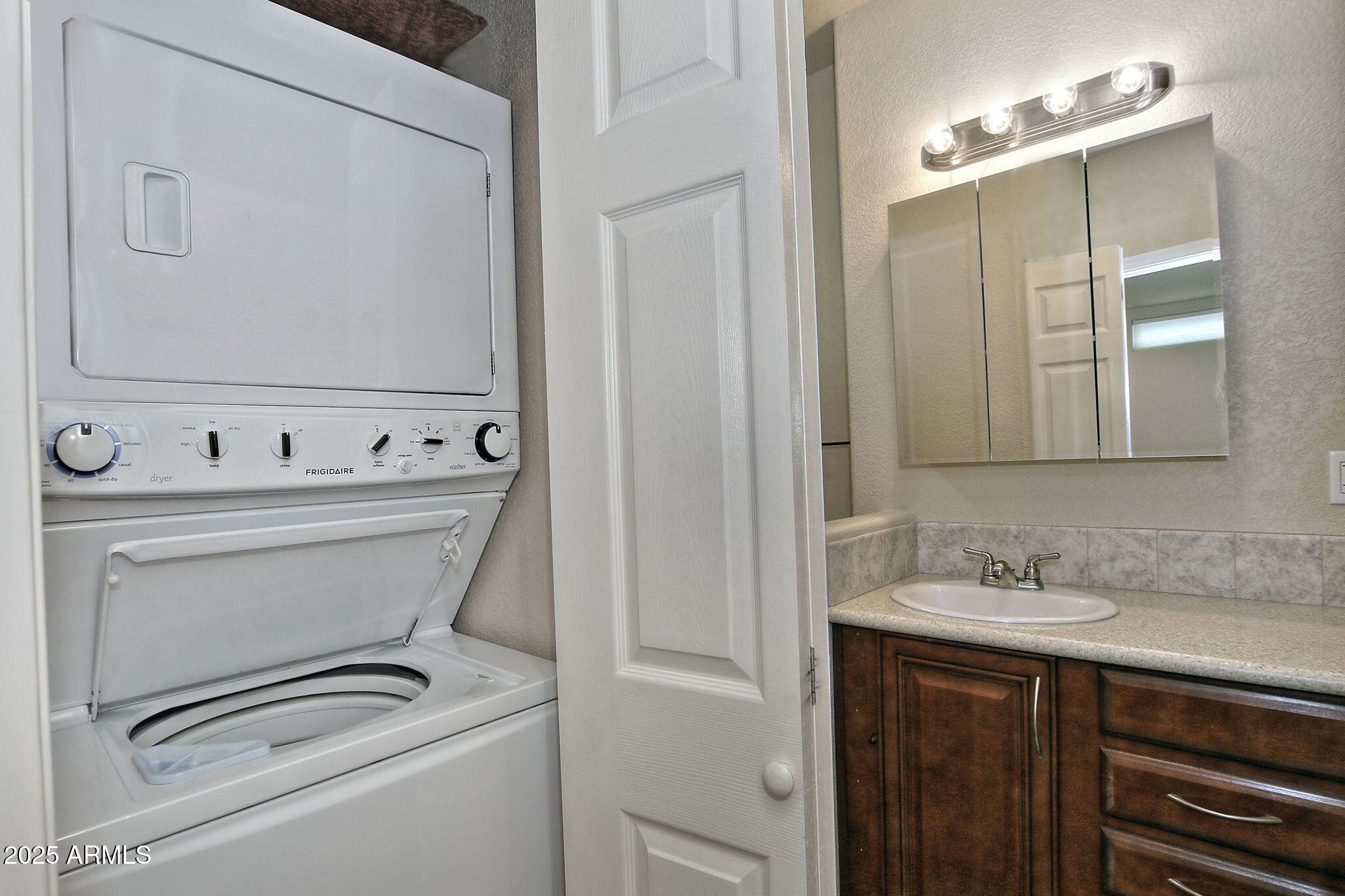111 South Greenfield Road, Unit 462 Mesa, AZ 85206 - Photo 20 of 34 a bathroom with a toilet sink and mirror