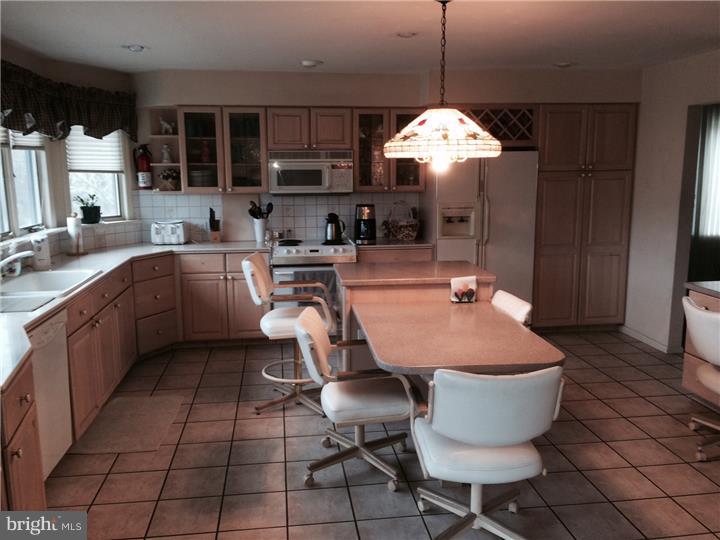 302 Basin Road Hammonton, NJ 08037 - Photo 2 of 23 Kitchen