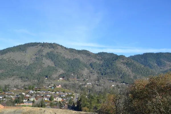 $148,000 | 1010 Southeast Smith Hill Lane, Grants Pass, OR 97527