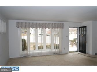 642 Vernon Road Springfield, PA 19064 - Photo 2 of 10 Living Room