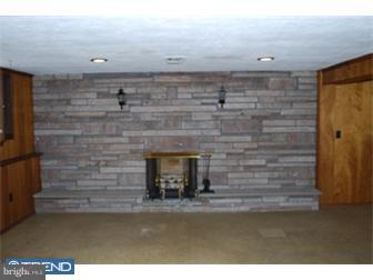 642 Vernon Road Springfield, PA 19064 - Photo 6 of 10 Family Room