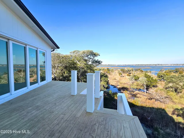 $1,895,000 | 140 Auger Shell Court, Surf City, NC 28445