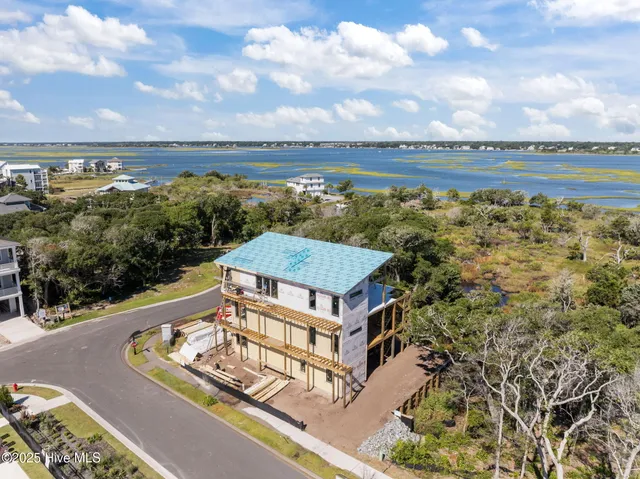 $1,895,000 | 140 Auger Shell Court, Surf City, NC 28445