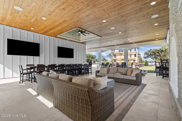 $1,895,000 | 140 Auger Shell Court, Surf City, NC 28445