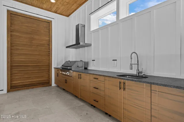 $1,895,000 | 140 Auger Shell Court, Surf City, NC 28445