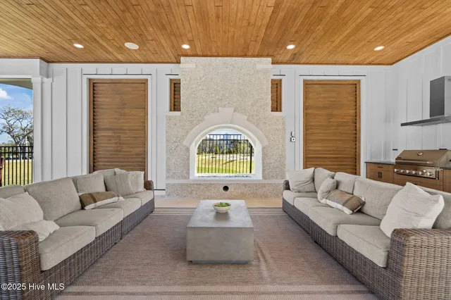 $1,895,000 | 140 Auger Shell Court, Surf City, NC 28445