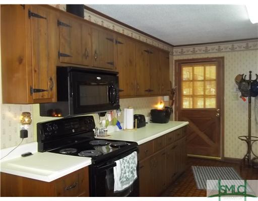 950 Old Olive Branch Road Ellabell, GA 31308 - Photo 16 of 25 Kitchen.