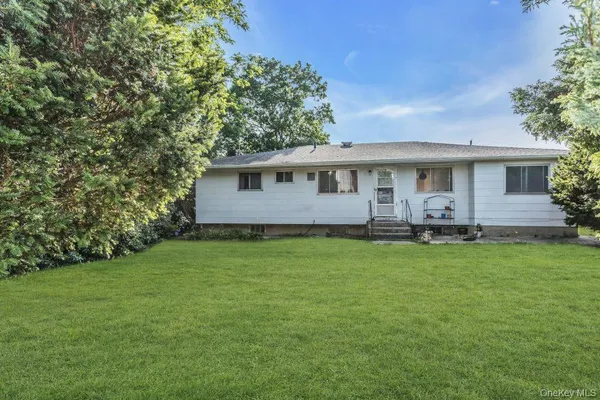 $410,000 | 61 Redwood Lane, Massapequa Park, NY 11762