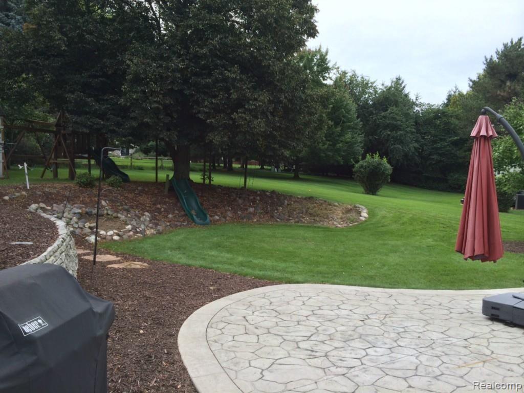 1325 North Fairview Lane Rochester, MI 48306 - Photo 22 of 24 Fairviewbackyard3.jpg