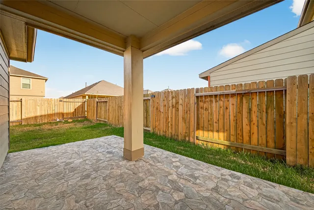 a view of a backyard with pathway