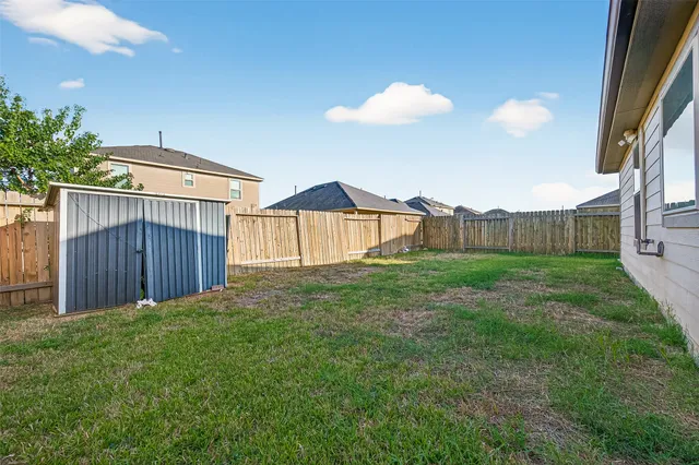 a view of a house with backyard and porch