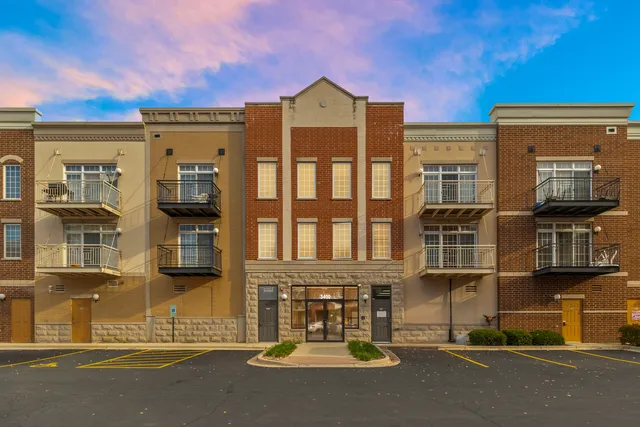 $249,900 | 3400 Wellington Court, Unit 306, Rolling Meadows, IL 60008