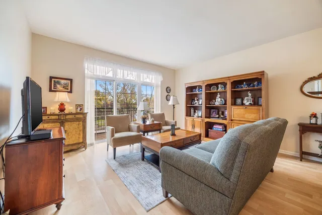$249,900 | 3400 Wellington Court, Unit 306, Rolling Meadows, IL 60008