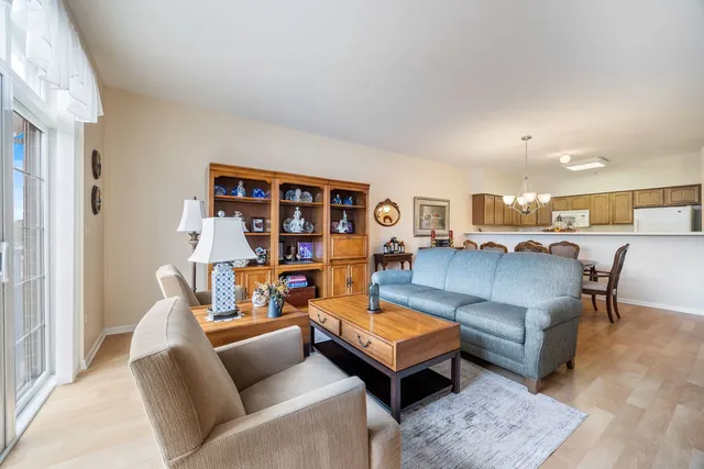 $249,900 | 3400 Wellington Court, Unit 306, Rolling Meadows, IL 60008