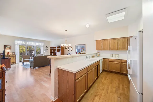 $249,900 | 3400 Wellington Court, Unit 306, Rolling Meadows, IL 60008