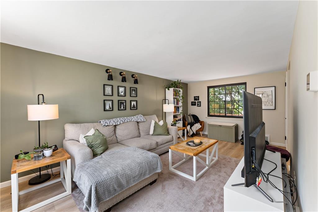 733 Highview Road Pittsburgh, PA 15234 - Photo 4 of 29 Gallery Image 4