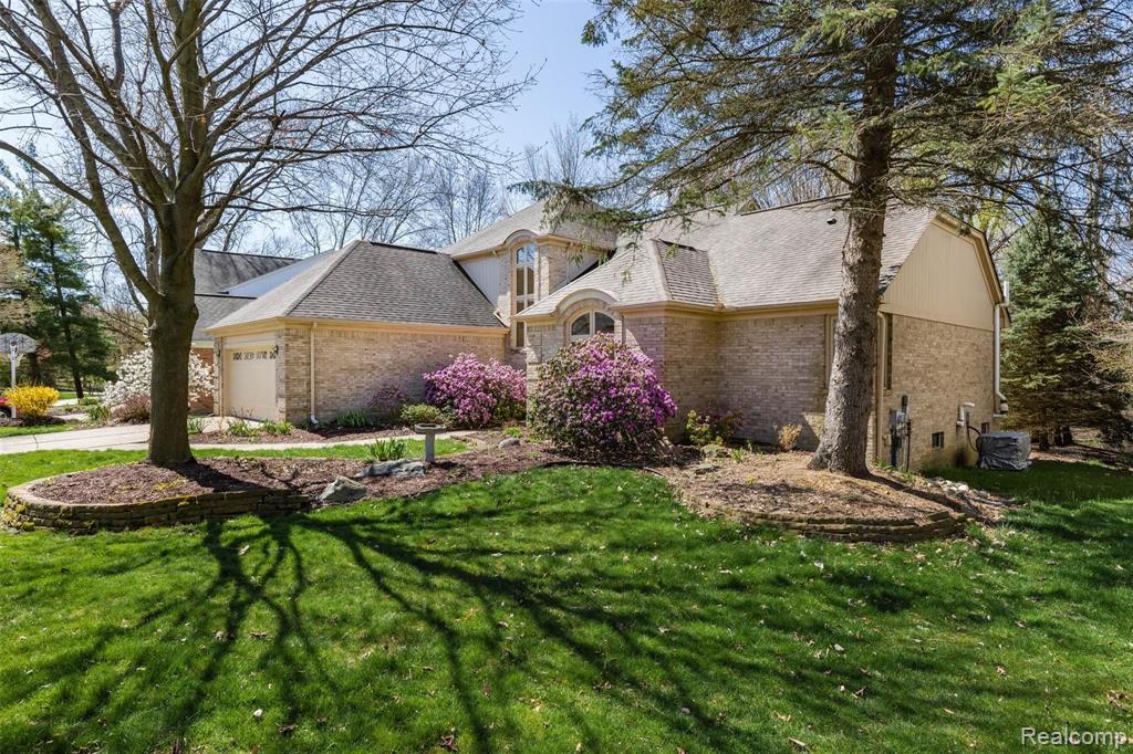 1359 Kingspath Drive Rochester Hills, MI 48306 - Photo 2 of 60