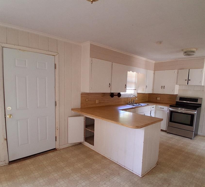 910 Success Street Gilmer, TX 75644 - Photo 9 of 20 a kitchen with stainless steel appliances granite countertop a sink and a stove