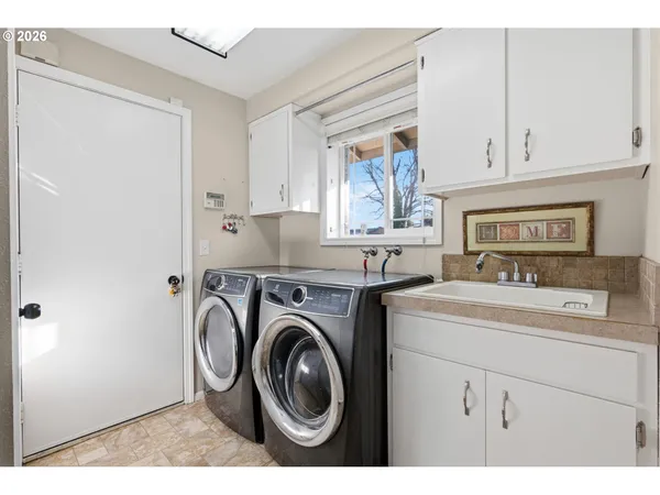 $658,000 | 2536 15th Street, Springfield, OR 97477