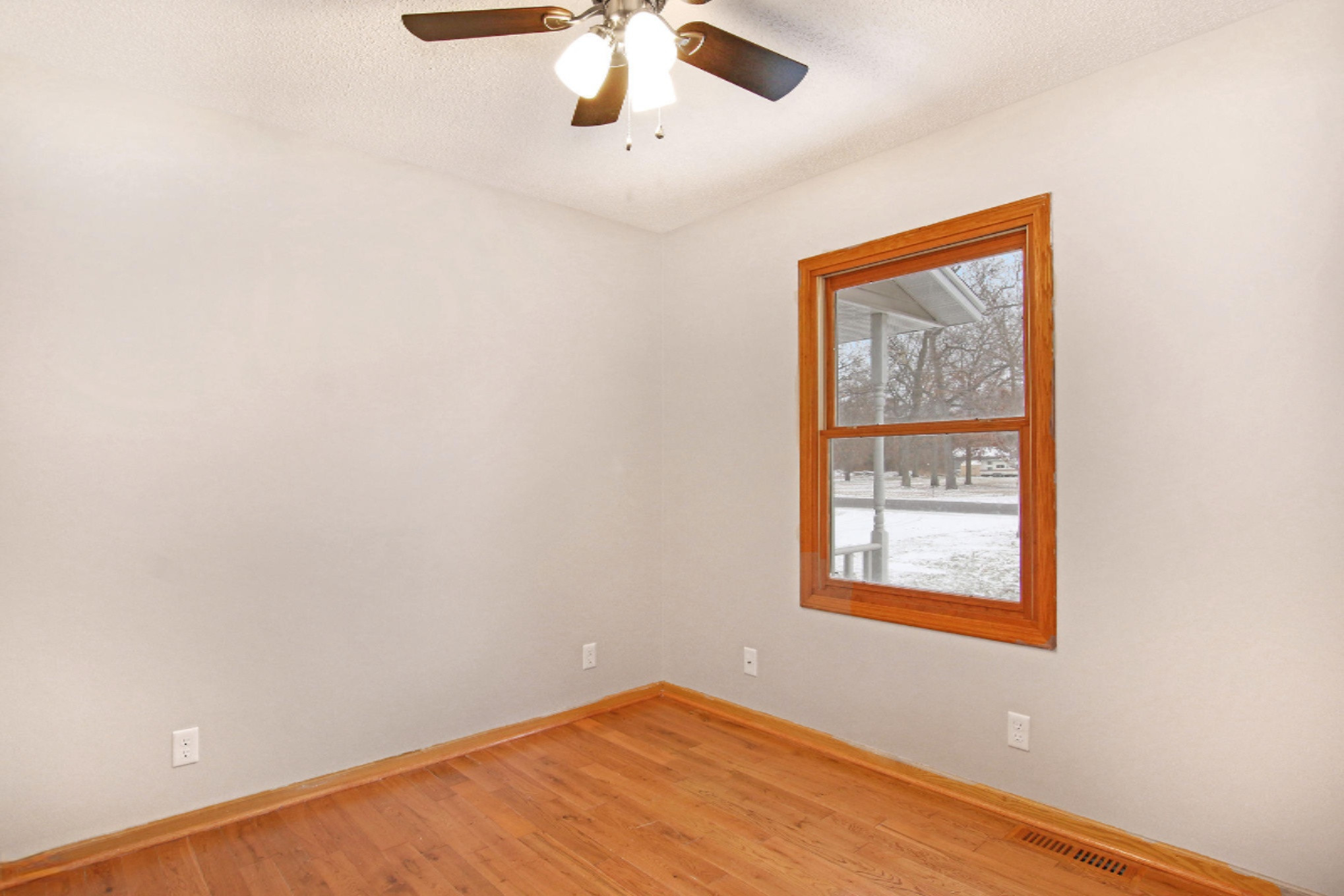 4512 Hall Road Muskegon, MI 49442 - Photo 20 of 36 3rd Bedroom