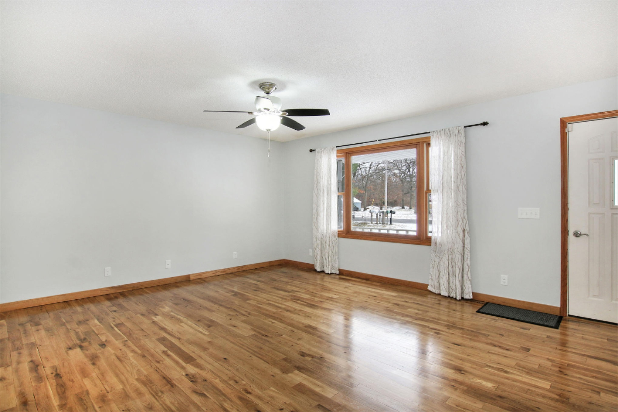 4512 Hall Road Muskegon, MI 49442 - Photo 3 of 36 Living Room