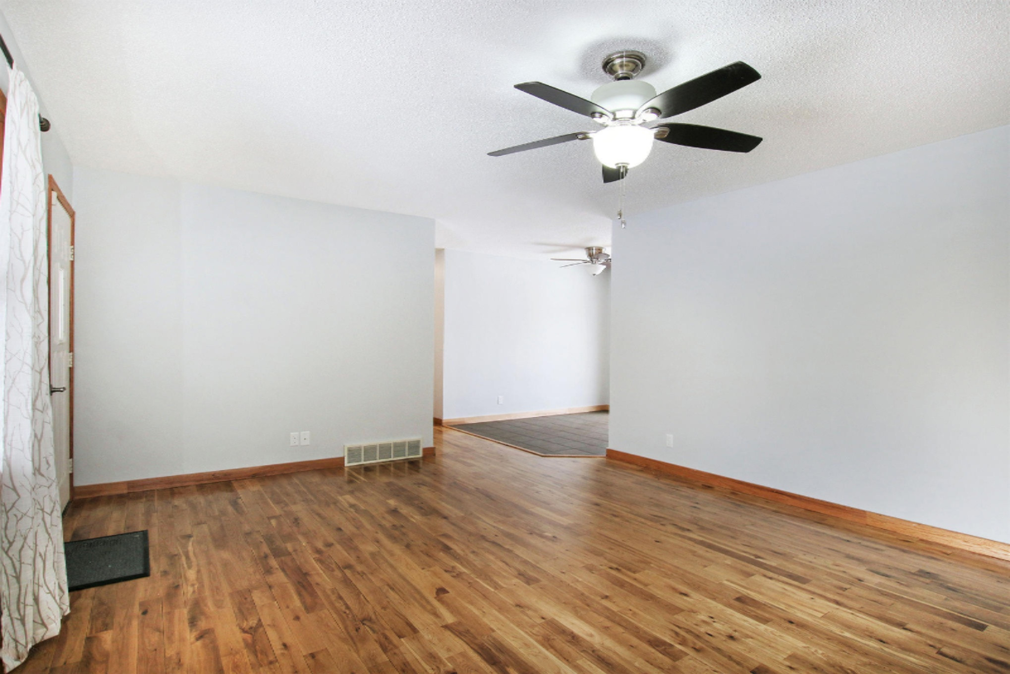 4512 Hall Road Muskegon, MI 49442 - Photo 6 of 36 Living Room